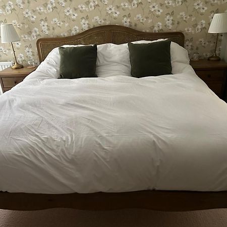 The White Horse Hotel Фейвършам Екстериор снимка