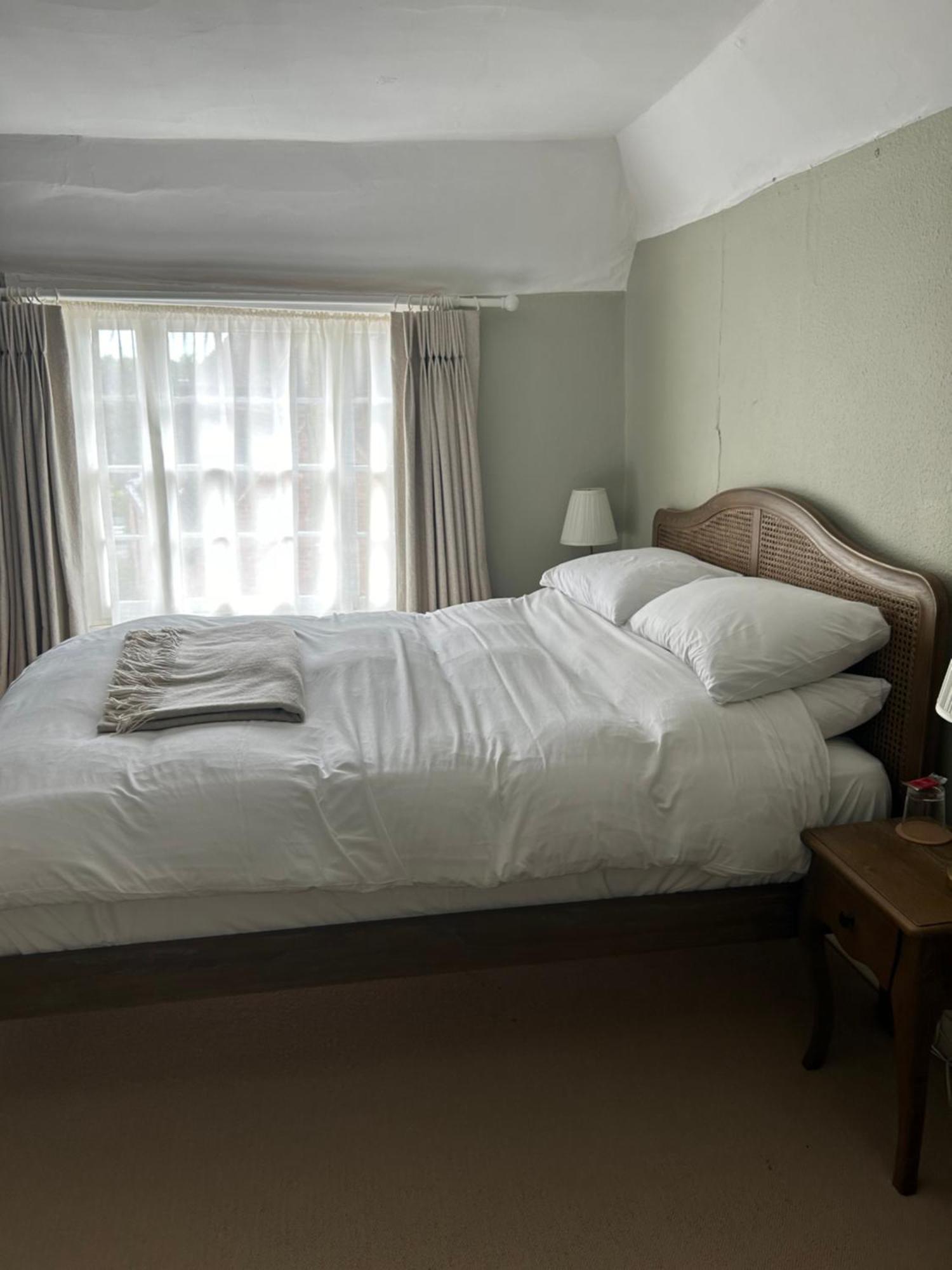 The White Horse Hotel Фейвършам Екстериор снимка