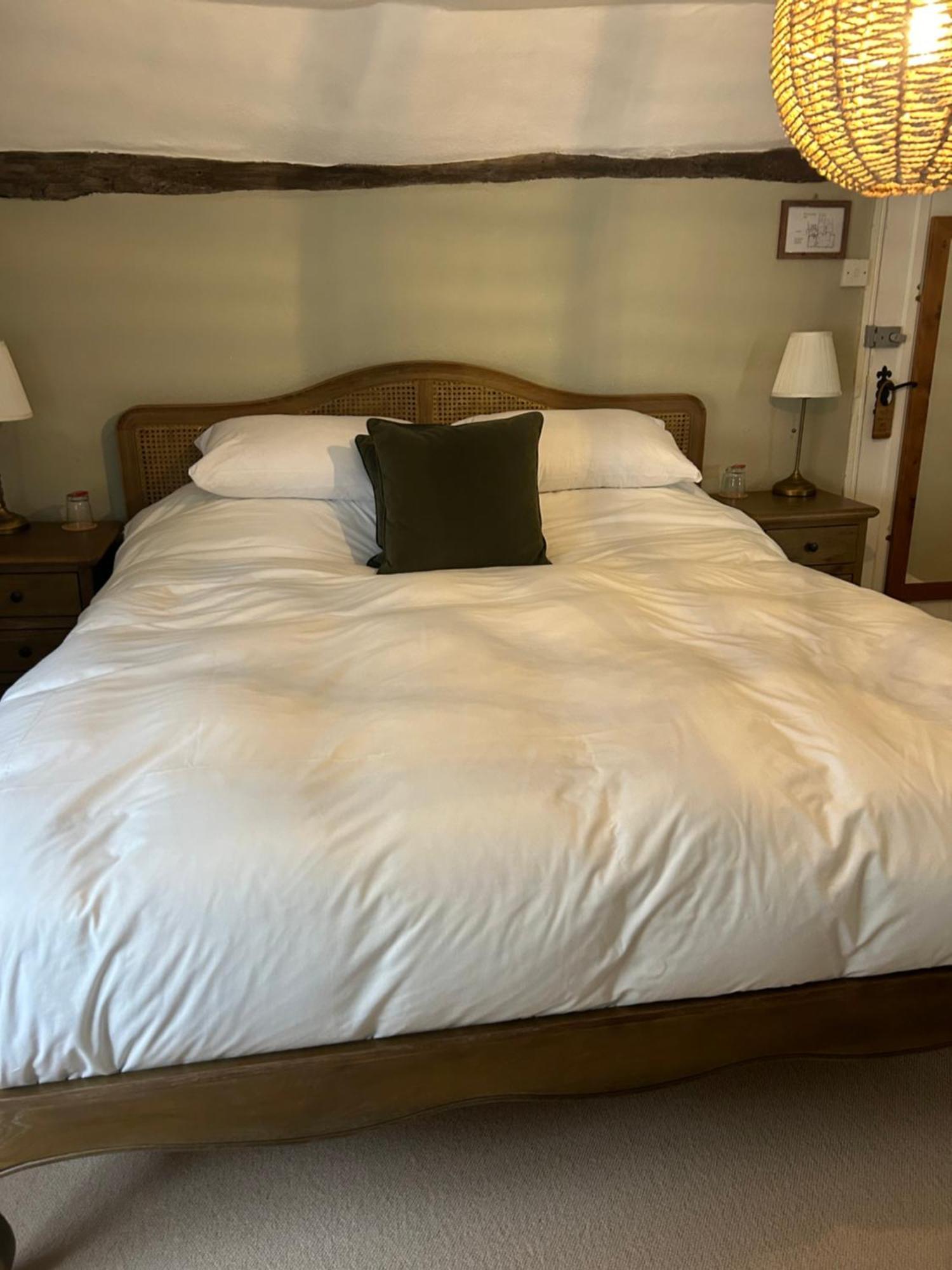 The White Horse Hotel Фейвършам Екстериор снимка
