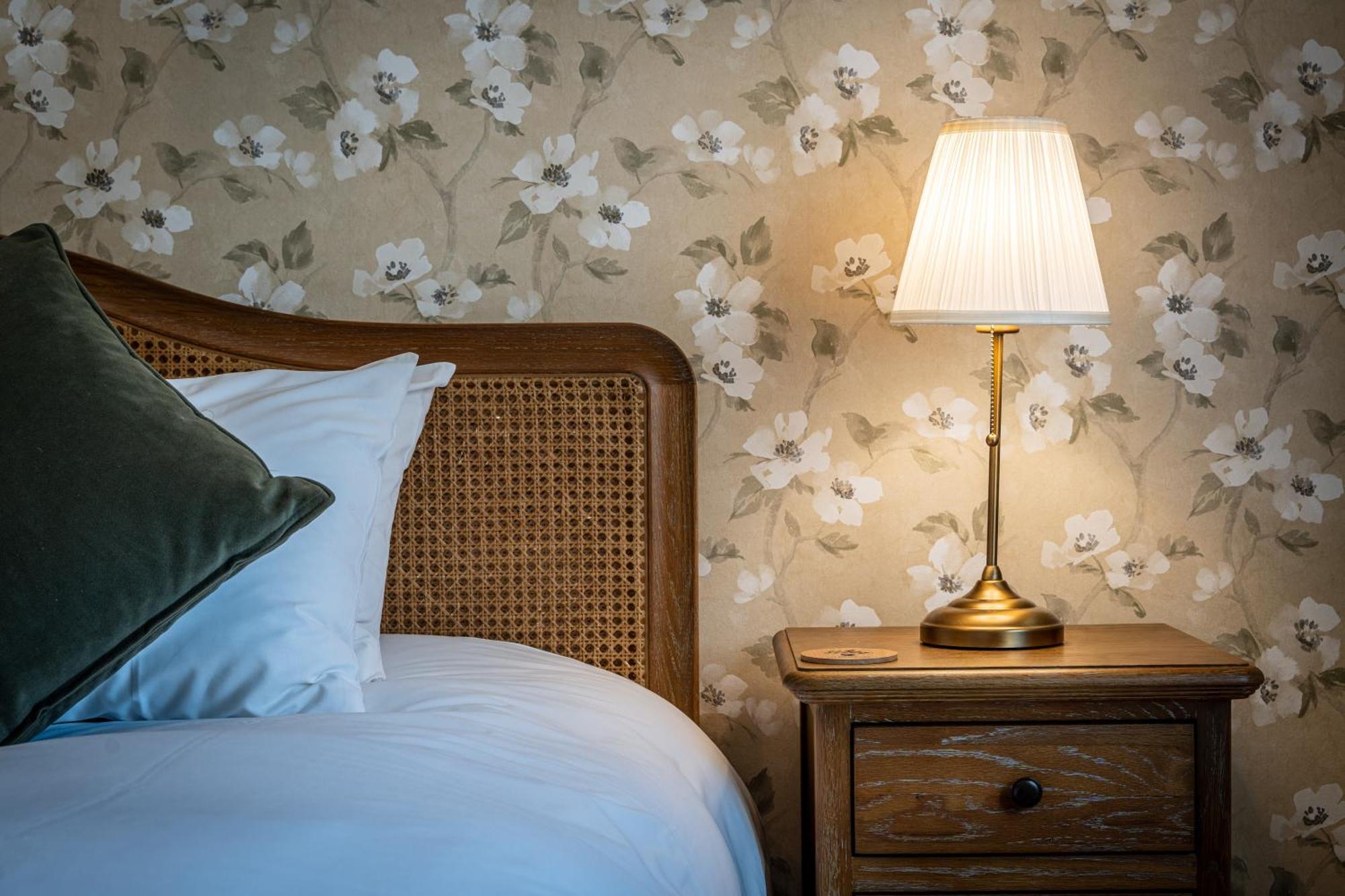 The White Horse Hotel Фейвършам Екстериор снимка
