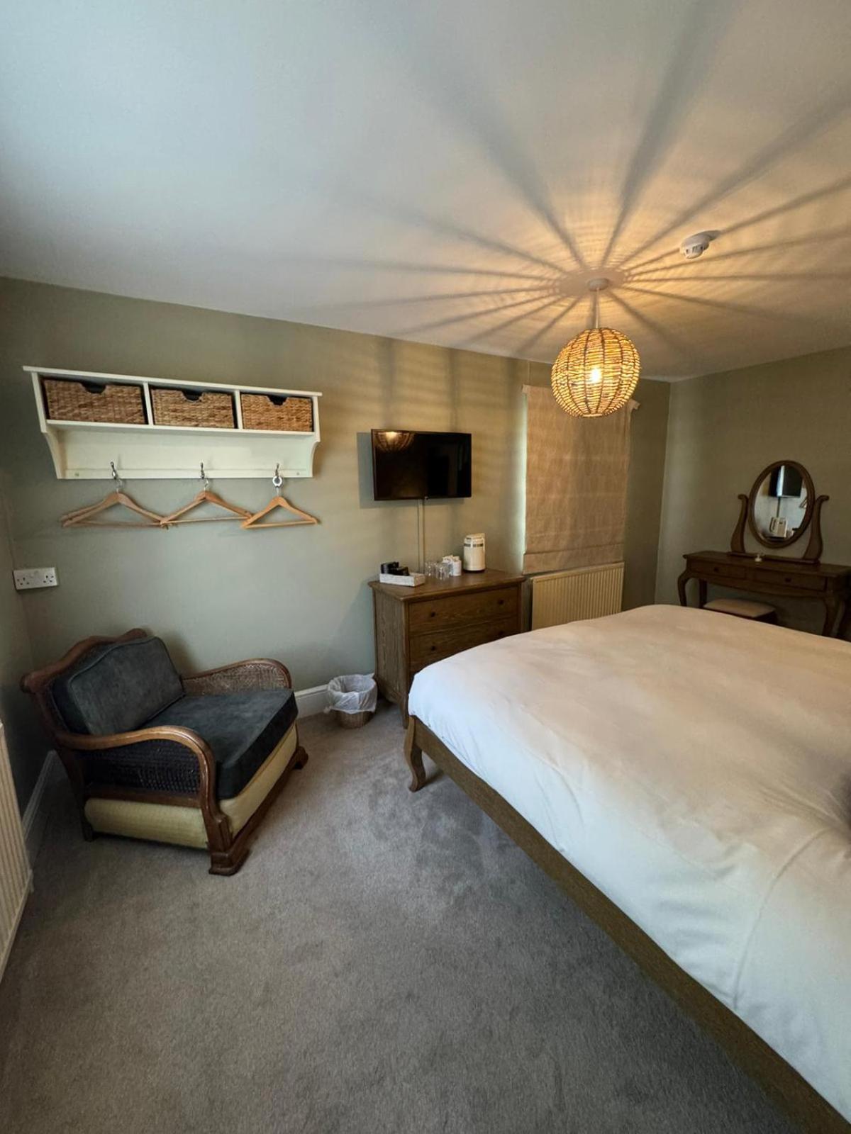 The White Horse Hotel Фейвършам Екстериор снимка